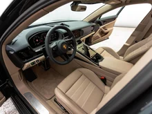 Porsche Panamera 4 E-Hybrid in hellgrau - metallic