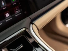 Porsche Panamera 4 E-Hybrid in hellgrau - metallic