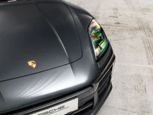 Porsche Panamera 4 E-Hybrid in hellgrau - metallic