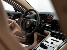 Porsche Panamera 4 E-Hybrid in hellgrau - metallic
