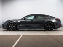 Porsche Panamera 4 E-Hybrid in hellgrau - metallic