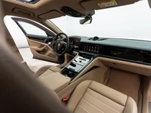 Porsche Panamera 4 E-Hybrid in hellgrau - metallic