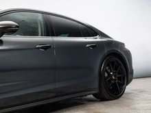 Porsche Panamera 4 E-Hybrid in hellgrau - metallic