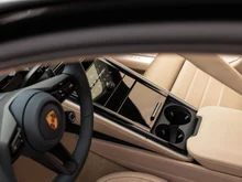 Porsche Panamera 4 E-Hybrid in hellgrau - metallic