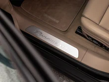 Porsche Panamera 4 E-Hybrid in hellgrau - metallic