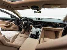 Porsche Panamera 4 E-Hybrid in hellgrau - metallic