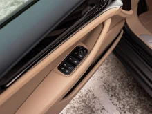 Porsche Panamera 4 E-Hybrid in hellgrau - metallic