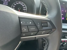 SEAT Arona Xperience 1.0 TSI in Dark Camouflage Grün Metallic