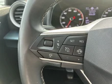 SEAT Arona Xperience 1.0 TSI in Dark Camouflage Grün Metallic
