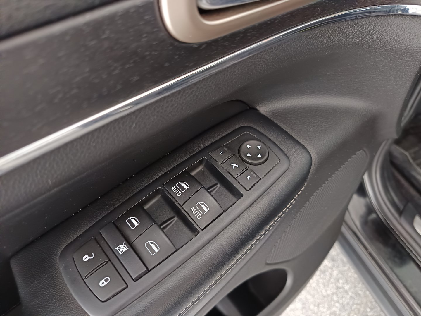 Jeep Grand Cherokee 3.0 CRD Limited | Bild 11 von 32