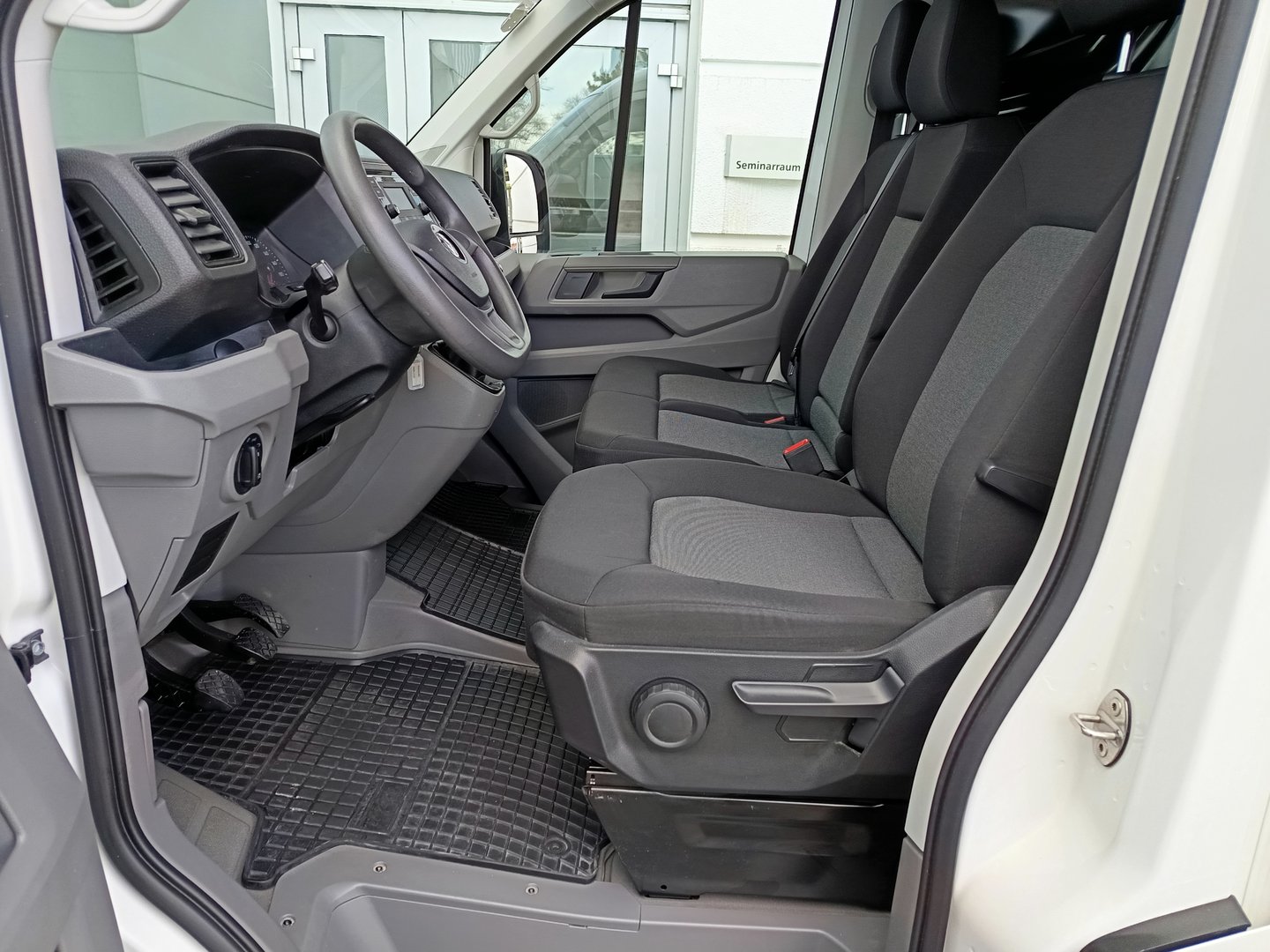 VW Crafter 30 Kastenwagen Entry L3H2 TDI | Bild 12 von 25