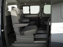VW Multivan Style eHybrid 180 kW 4MOTION in Candyweiß / Starlight Blue Metallic