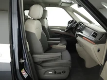VW Multivan Style eHybrid 180 kW 4MOTION in Candyweiß / Starlight Blue Metallic