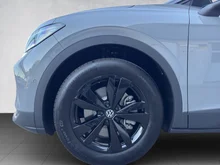 VW ID.4 Pro 4MOTION 220 kW Business -77 kWh in Mondsteingrau Dach schwarz