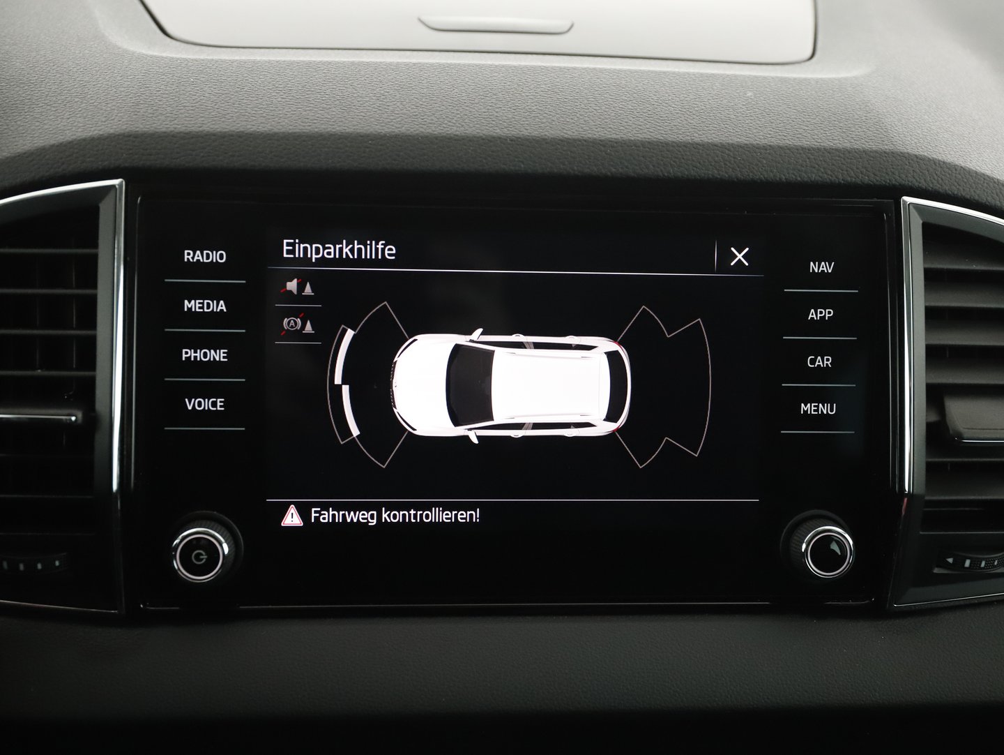 Škoda KAROQ Ambition SC TDI DSG | Bild 12 von 22