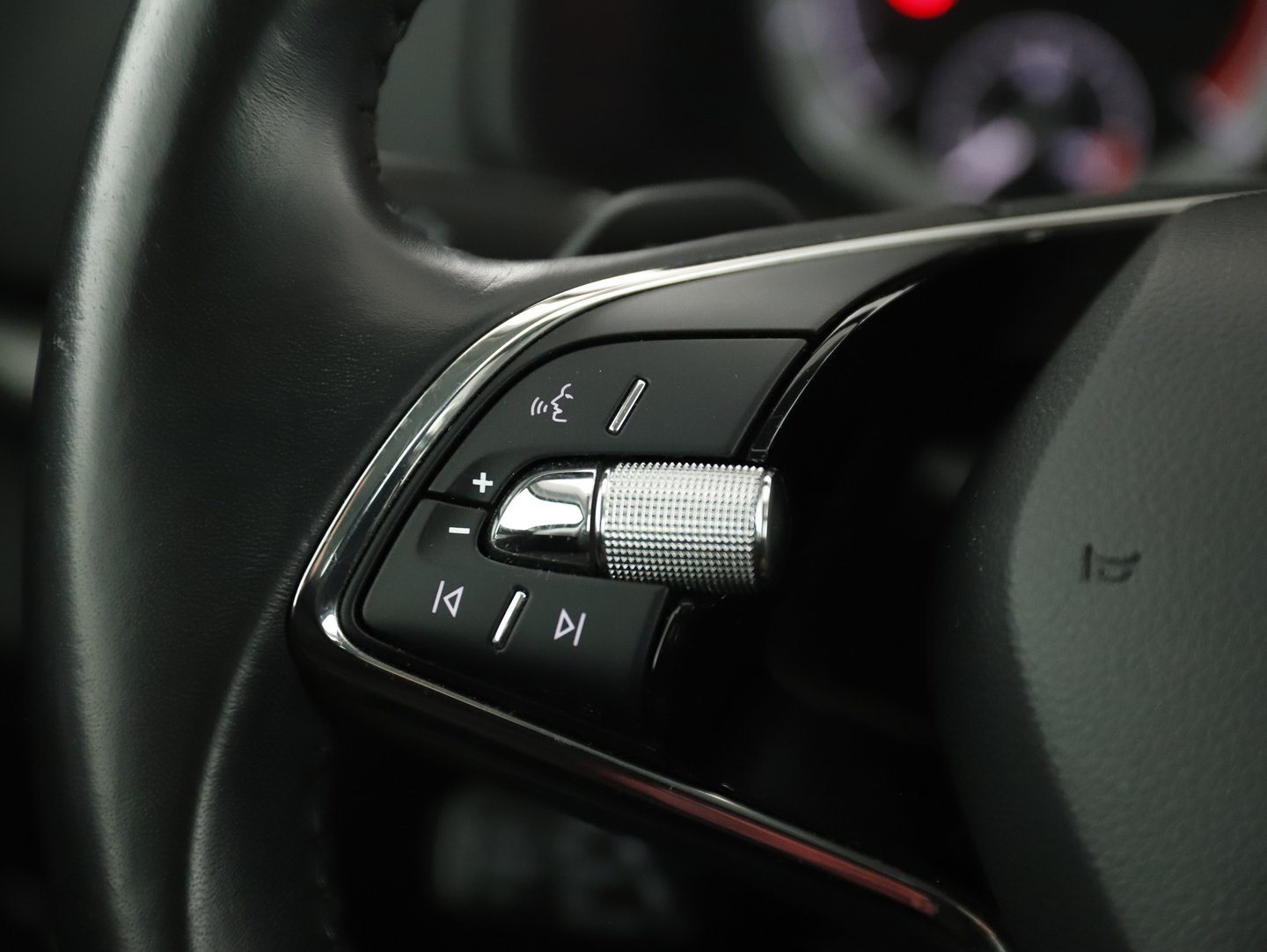 Škoda KAROQ Ambition SC TDI DSG | Bild 15 von 22