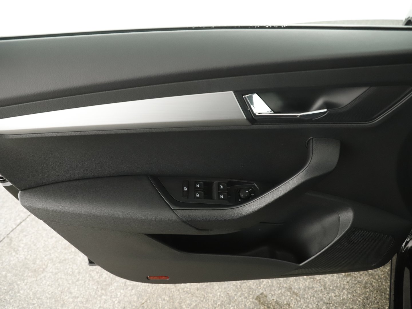 Škoda KAROQ Ambition SC TDI DSG | Bild 18 von 22