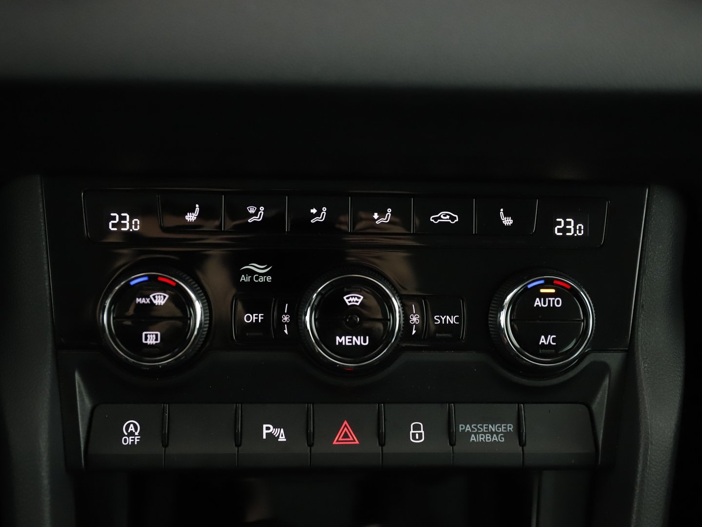 Škoda KAROQ Ambition SC TDI DSG | Bild 13 von 22