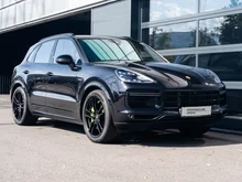 Porsche Cayenne Turbo S E-Hybrid III in tiefschwarzmet.