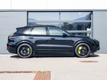 Porsche Cayenne Turbo S E-Hybrid III in tiefschwarzmet.