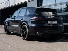 Porsche Cayenne Turbo S E-Hybrid III in tiefschwarzmet.