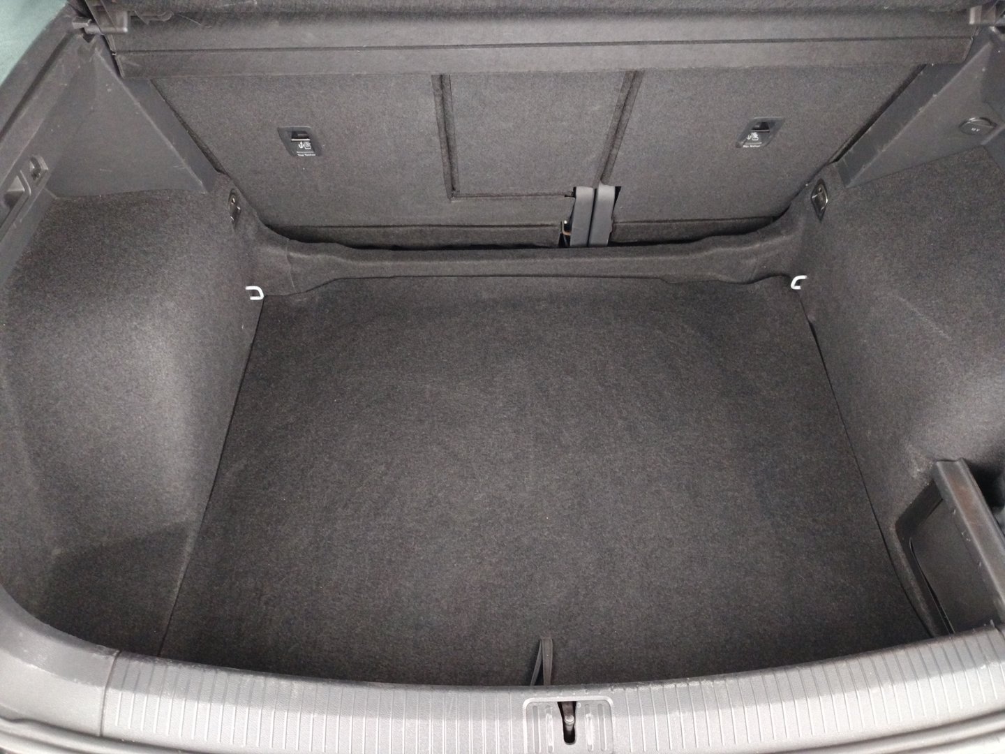 VW Tiguan Comfortline TDI SCR 4MOTION | Bild 29 von 33
