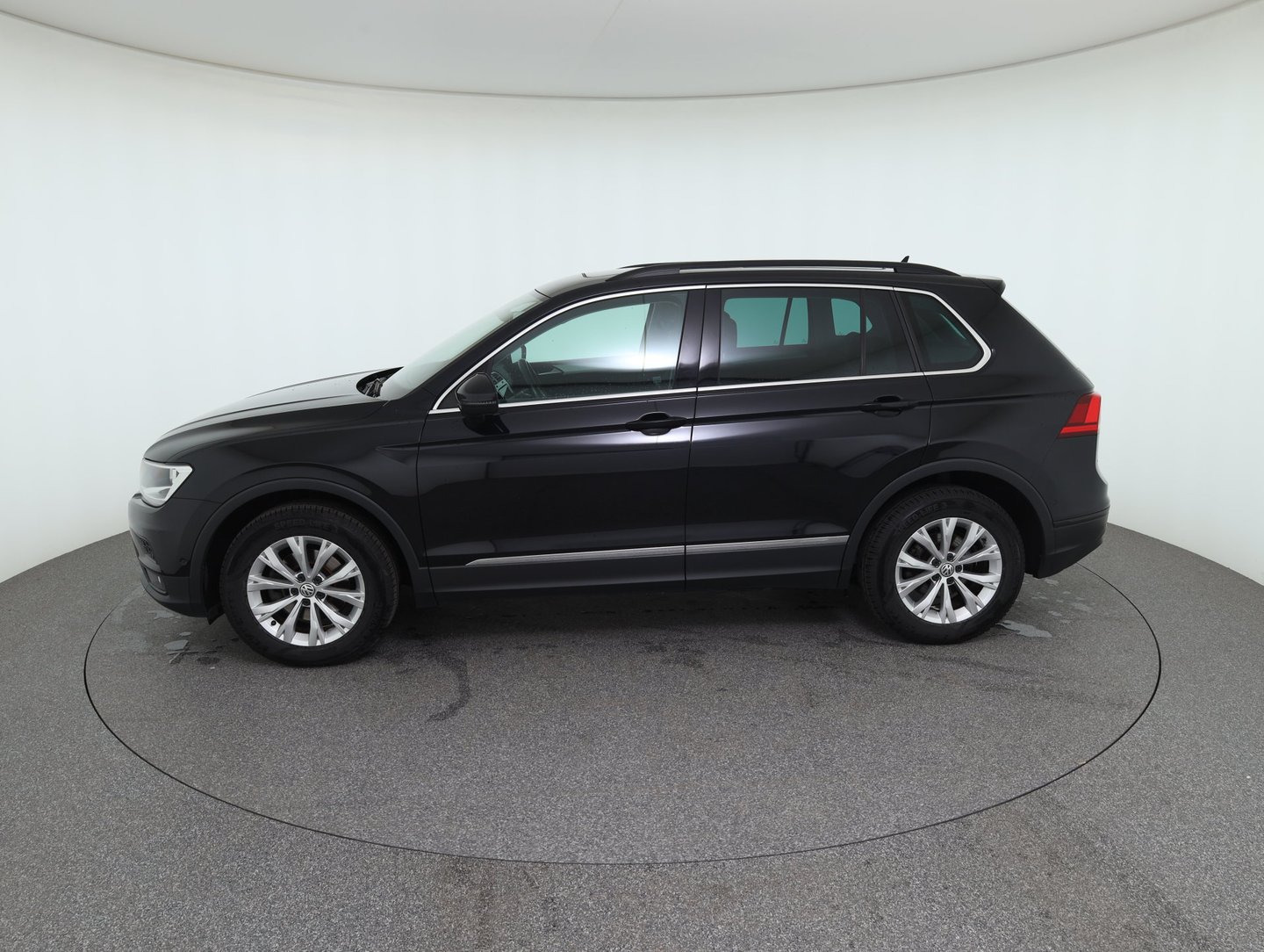 VW Tiguan Comfortline TDI SCR 4MOTION | Bild 8 von 33