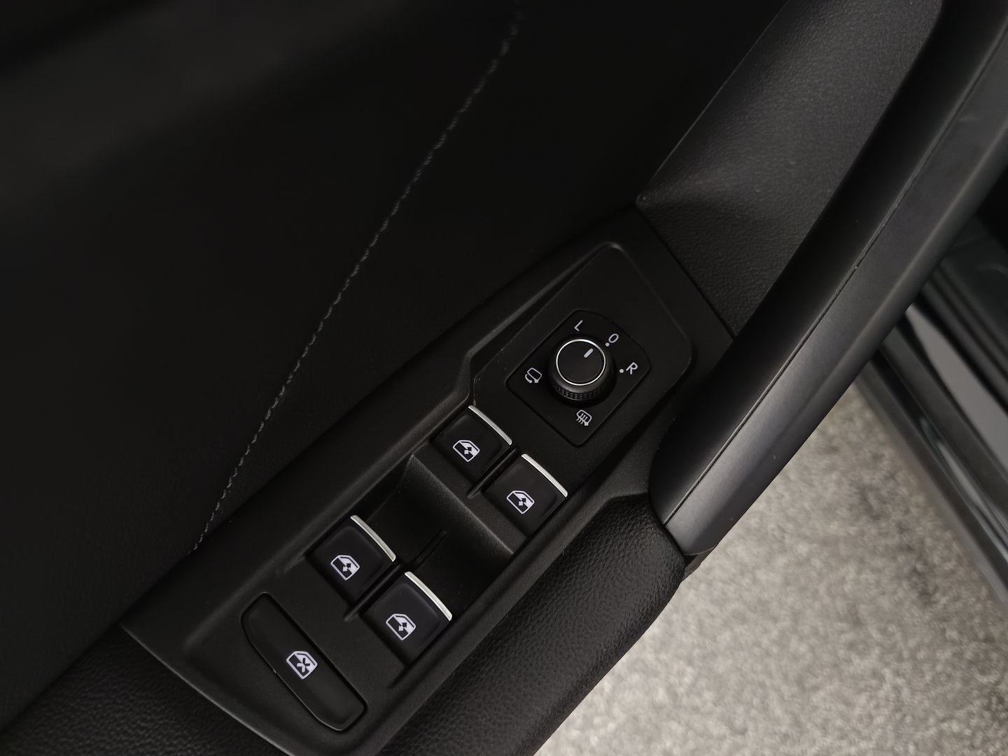 VW Tiguan Comfortline TDI SCR 4MOTION | Bild 11 von 33