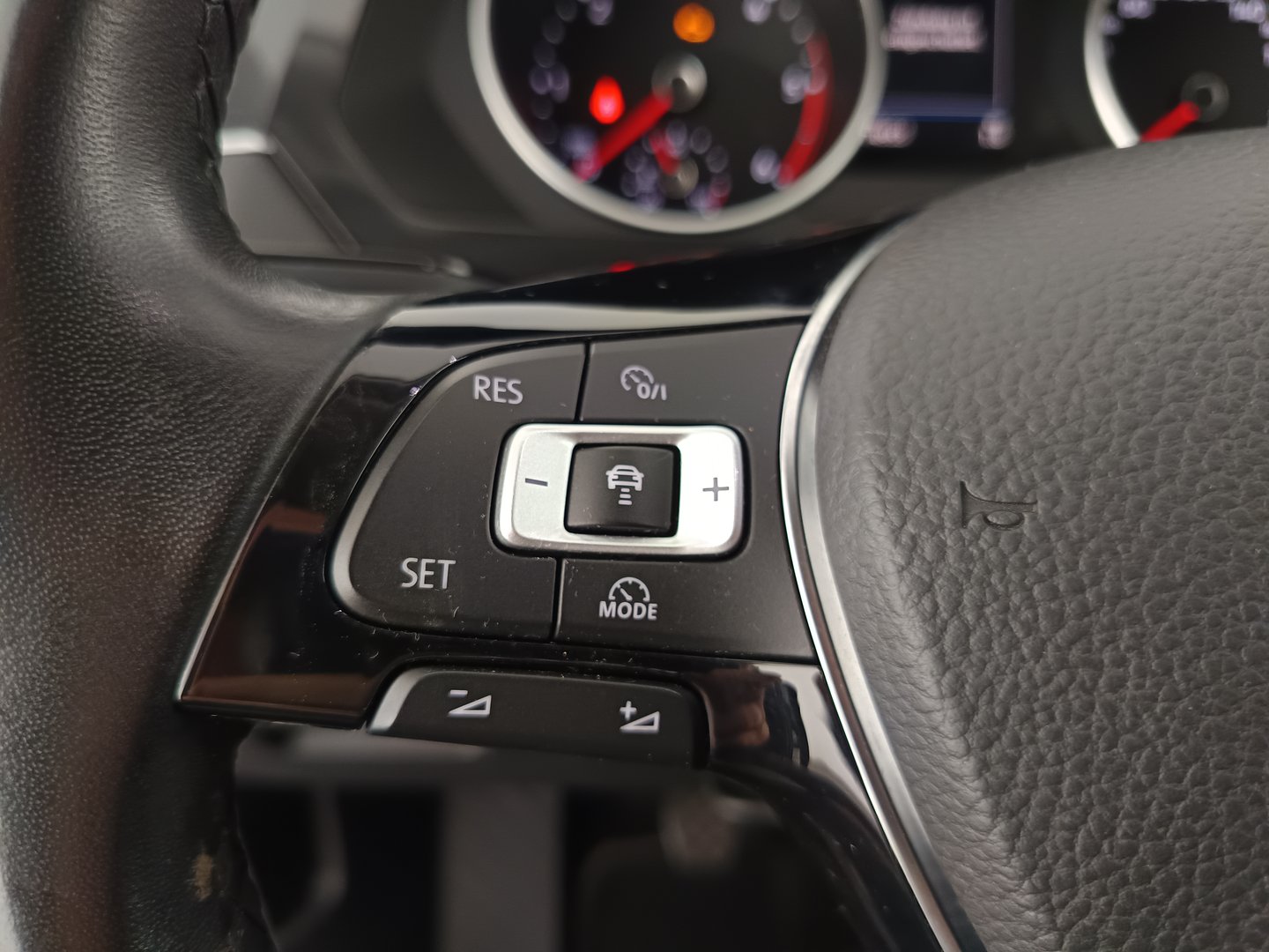 VW Tiguan Comfortline TDI SCR 4MOTION | Bild 16 von 33