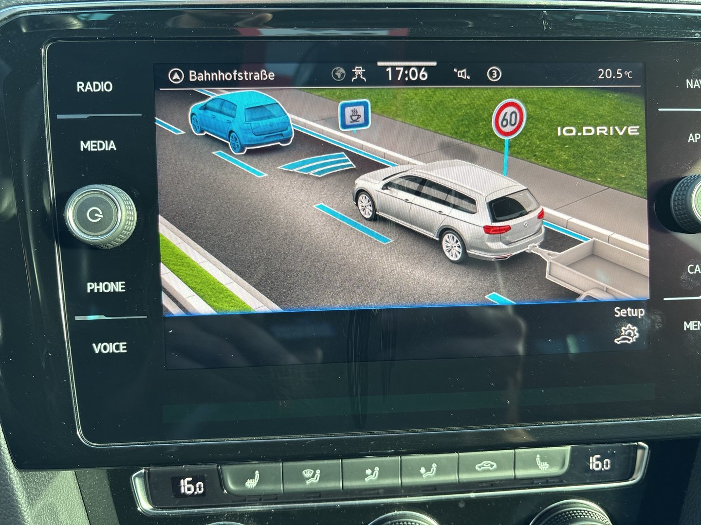 VW Passat Var. Business TDI SCR 4MOTION DSG | Bild 16 von 23