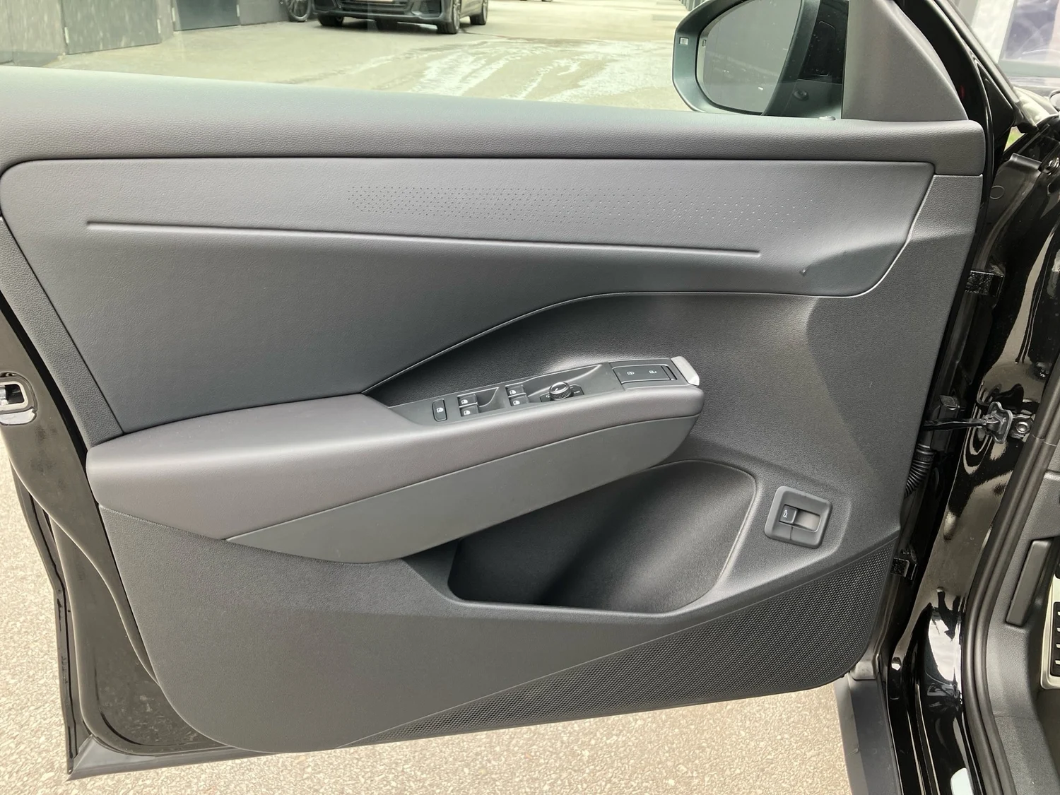 Bild eines VW T-Roc R-Line eTSI DSG