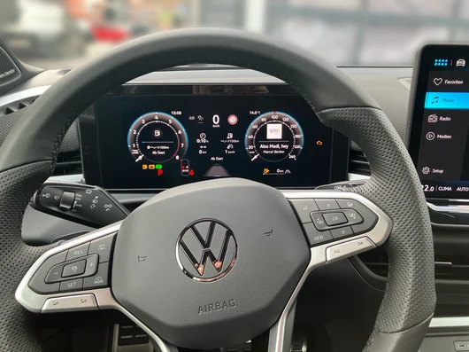 Bild eines VW T-Roc R-Line eTSI DSG