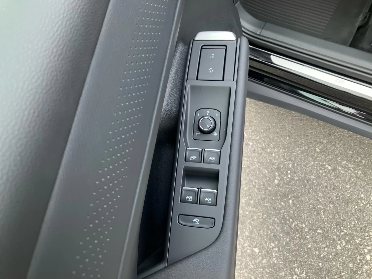Bild eines VW T-Roc R-Line eTSI DSG