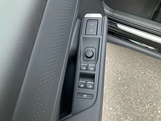 Bild eines VW T-Roc R-Line eTSI DSG