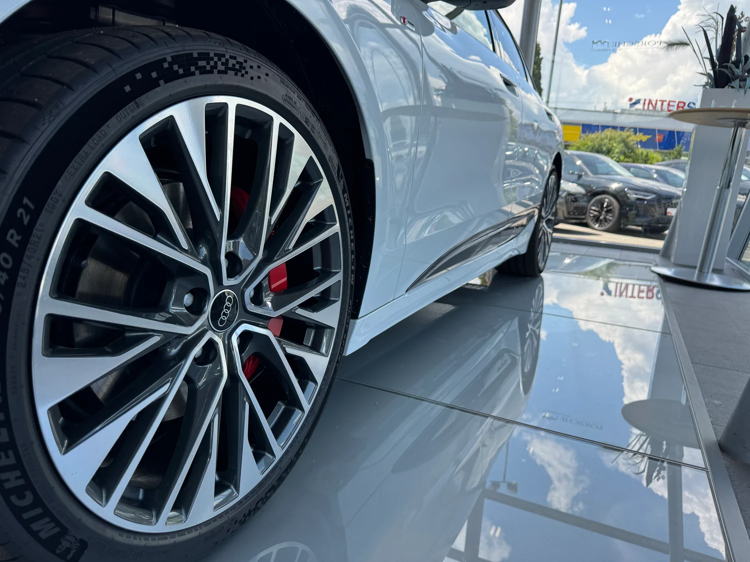 Bild eines Audi A6 Sportback e-tron quattro business