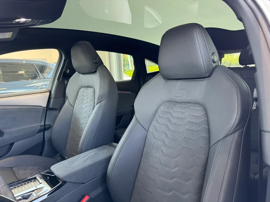 Bild eines Audi A6 Sportback e-tron quattro business