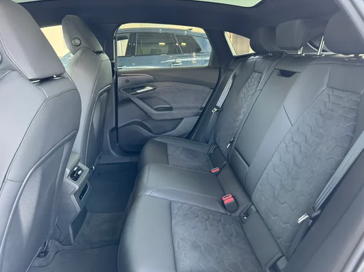 Bild eines Audi A6 Sportback e-tron quattro business