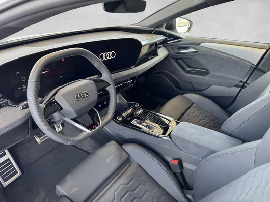 Bild eines Audi A6 Sportback e-tron quattro business