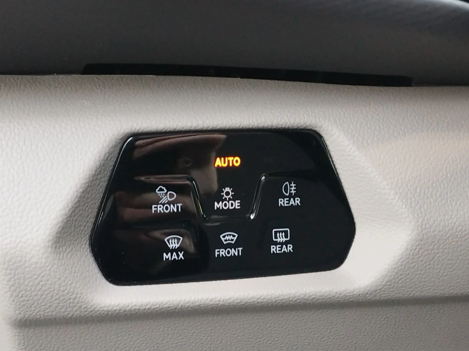 Bild eines VW Multivan Business ÜH TDI