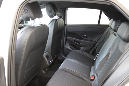 Bild eines T-Roc R-Line eTSI DSG