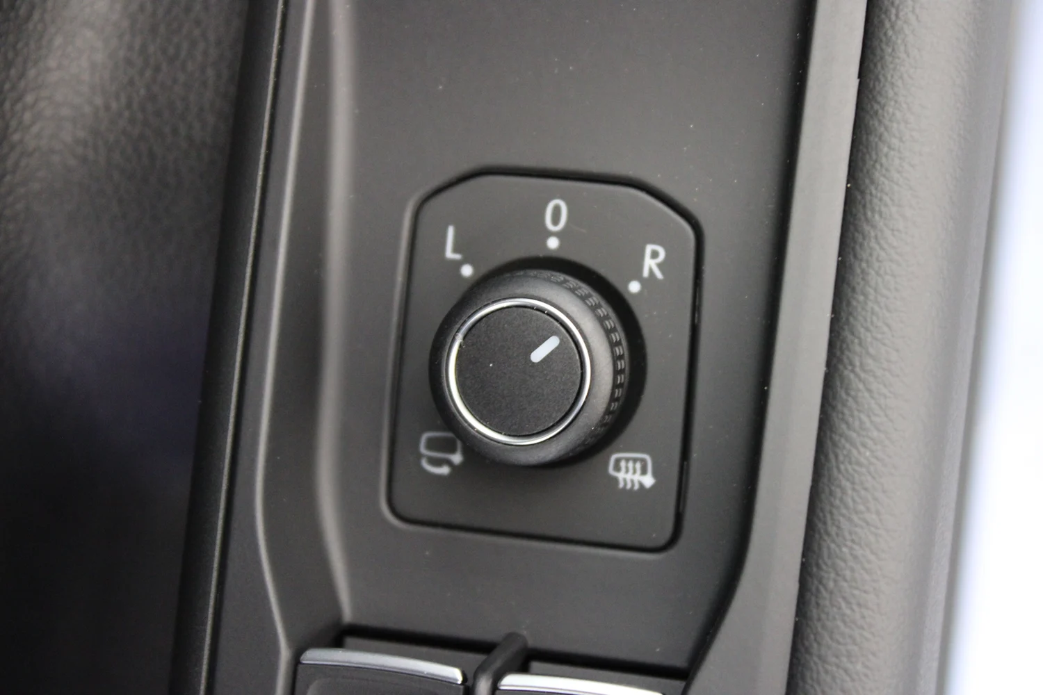 Bild eines T-Roc R-Line eTSI DSG
