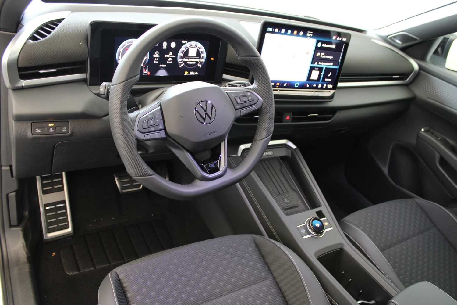 Bild eines T-Roc R-Line eTSI DSG