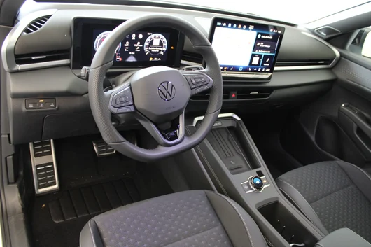 Bild eines T-Roc R-Line eTSI DSG
