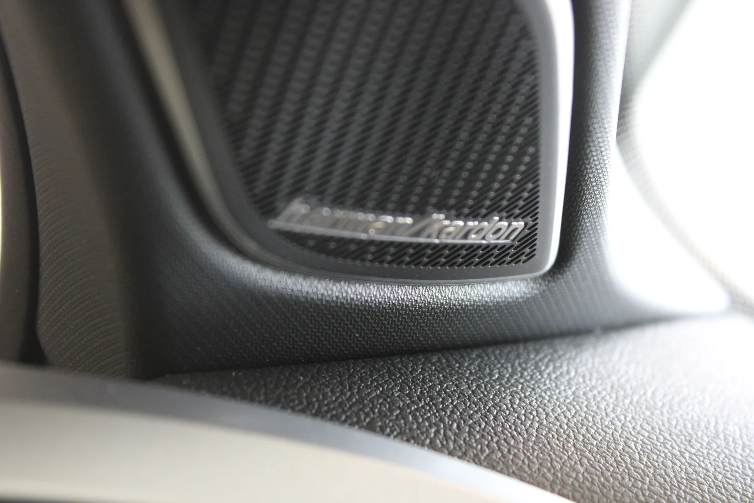 Bild eines T-Roc R-Line eTSI DSG