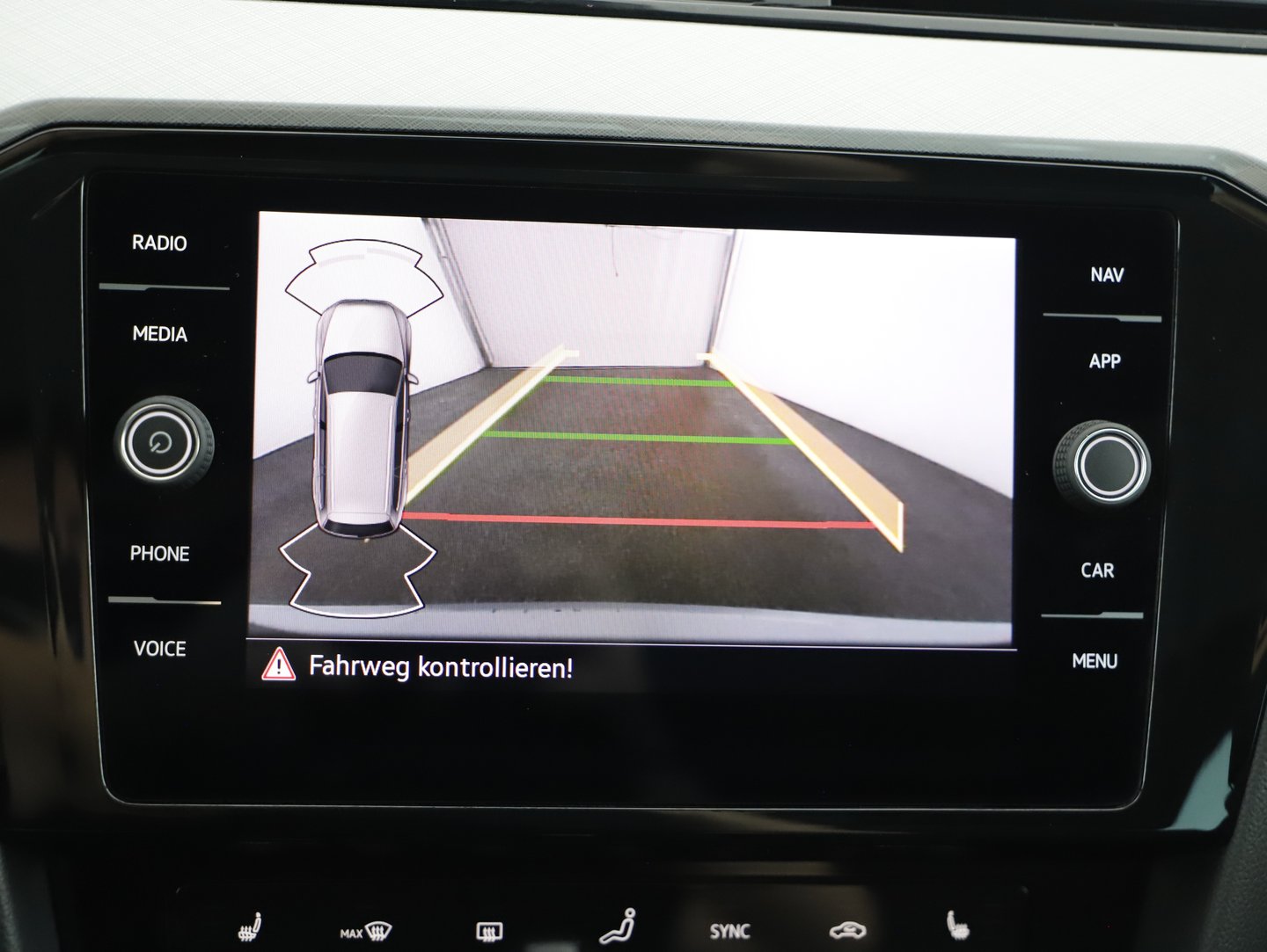 VW Passat Variant Business TDI DSG | Bild 11 von 22