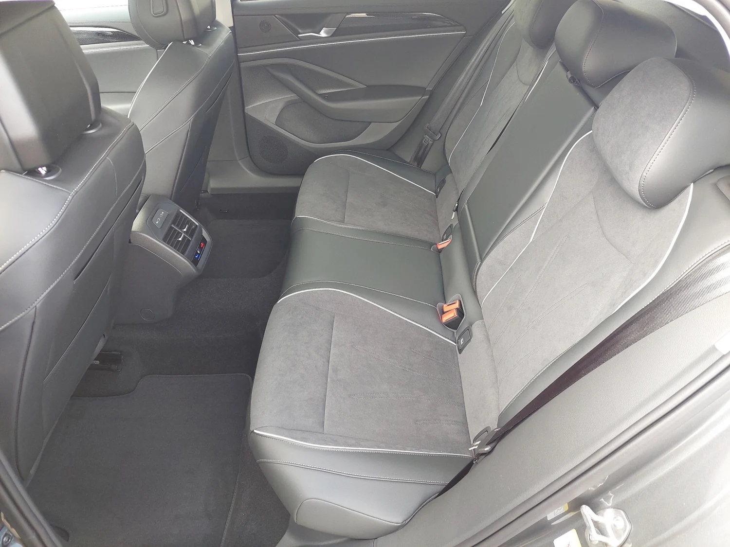 Bild eines Passat Variant Business eTSI DSG