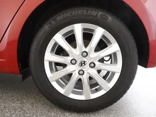 Hyundai i20 LEVEL 2 in Red Passion