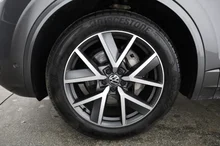 VW Touareg R-Line TDI 4MOTION in SILIZIUMGRAU METALLIC