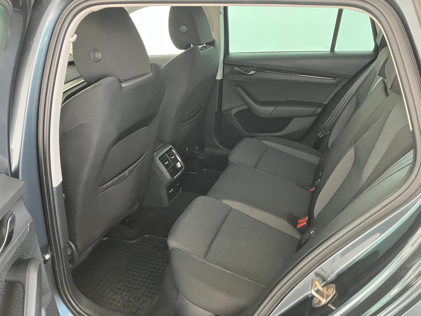 Škoda OCTAVIA Combi Ambition TSI ACT | Bild 16 von 19