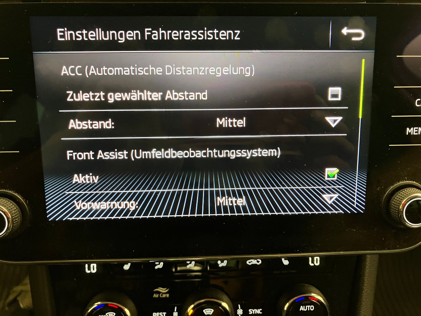 Škoda SUPERB Combi 4x4 Style TDI DSG | Bild 18 von 26